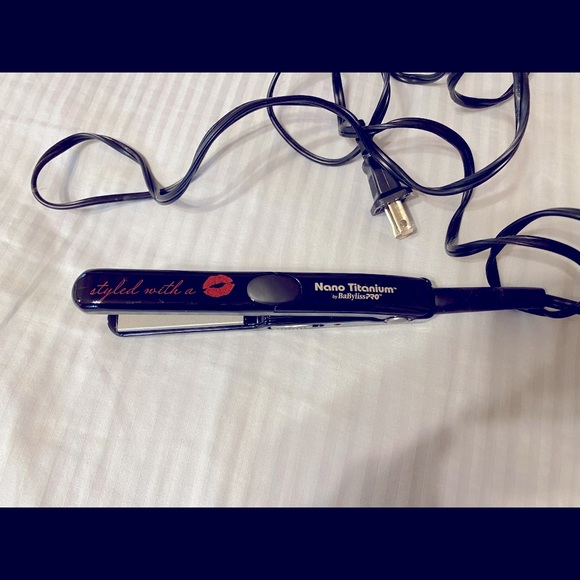 BabylissPro NanoTitanium1" Mini Straightening Iron - Picture 1 of 2